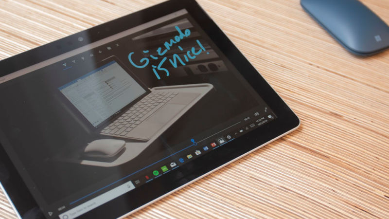 Illustration for article titled Microsoft Surface Go puede ser el tablet Windows 10 asequible pero de calidad que estabas esperando